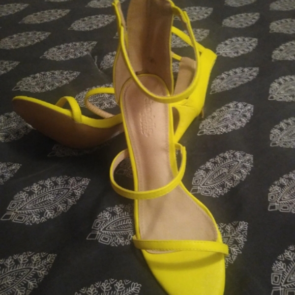 Heels - Picture 1 of 3